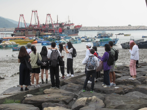 Image of Green Quester Programme: Tai O Dolphin Trip and Cultural Tour